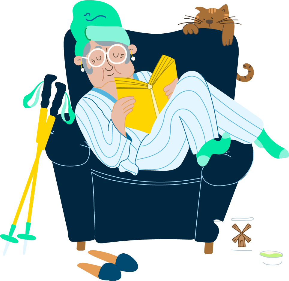Een oudere dame zit in haar pyjama te lezen in een donkerblauwe fauteuil. Haar kat kijkt nieuwsgierig over de rechter leuning van de stoel mee. Links naast de stoel staan haar nordic-walkingstokken tegen de muur geleund.